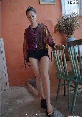 美女露出粉嫩尿囗让男人桶_BD免费全集观看